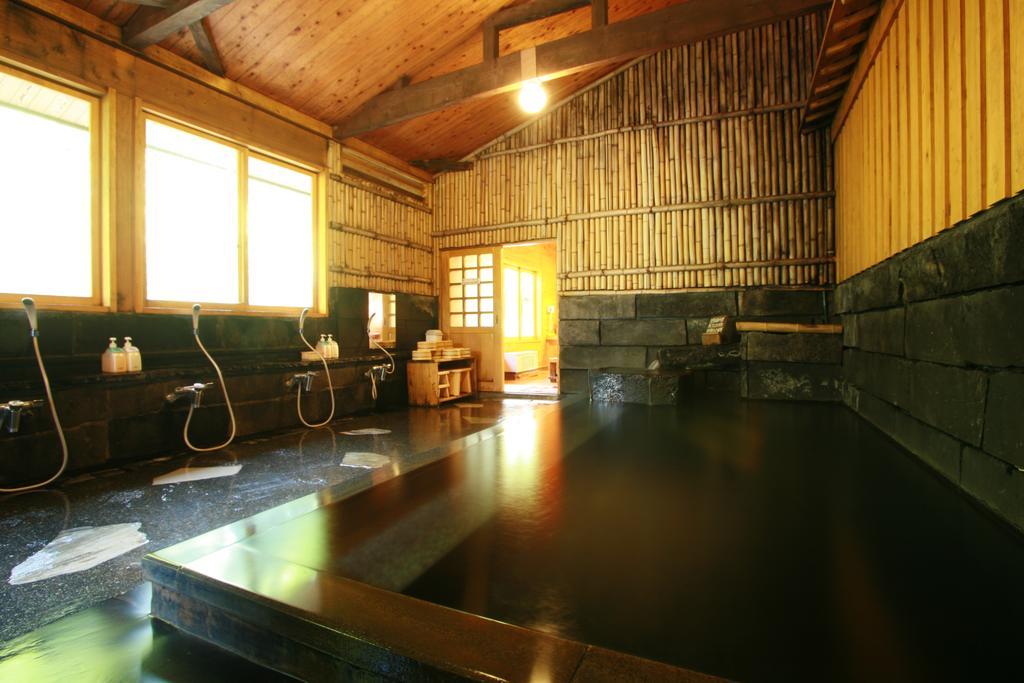 Kurokawa Onsen Oku no Yu Hotel Minamioguni Bagian luar foto