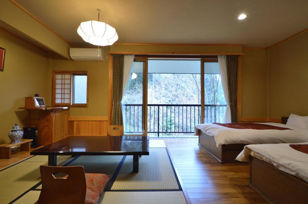 Kurokawa Onsen Oku no Yu Hotel Minamioguni Bagian luar foto