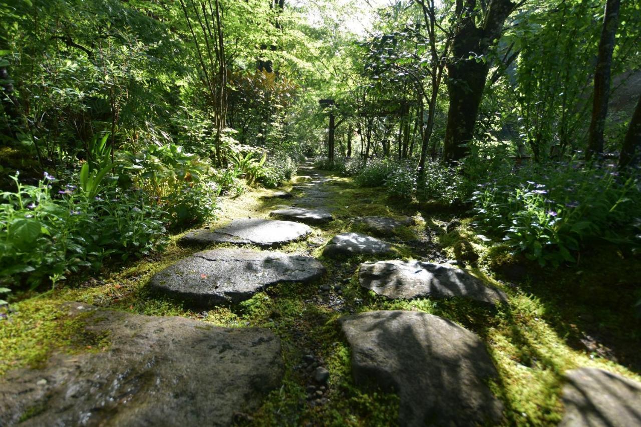 Kurokawa Onsen Oku no Yu Hotel Minamioguni Bagian luar foto